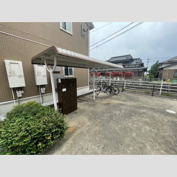 現地周辺 (駐輪場)
