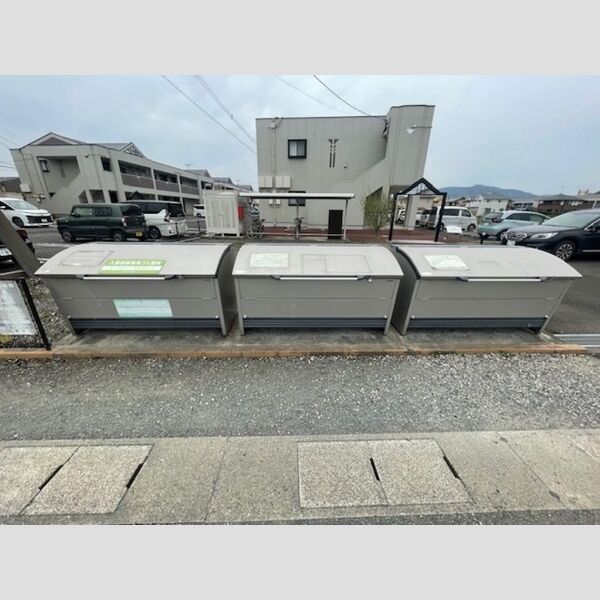 現地周辺 (ゴミ置き場)