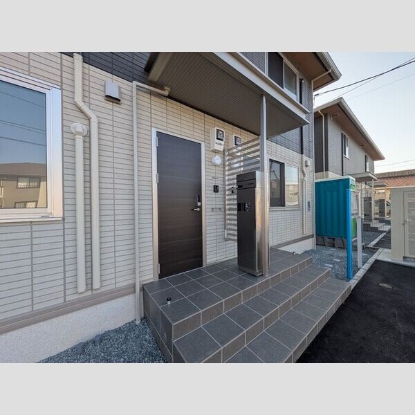 現地周辺 (玄関前)