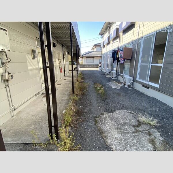 現地周辺 (A棟、B棟 共用部 駐車場)