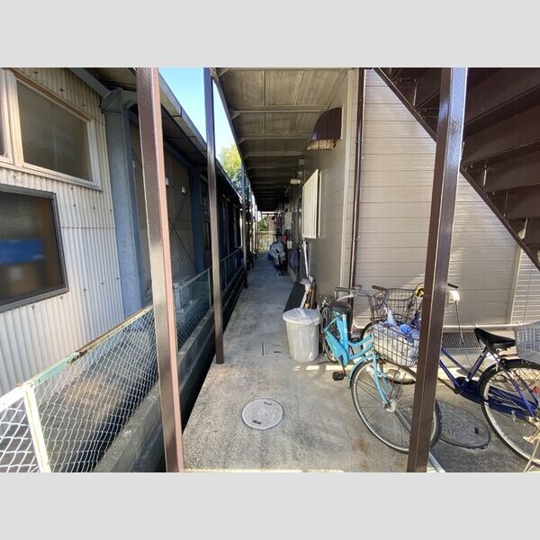 エントランス (B棟　1F　廊下)