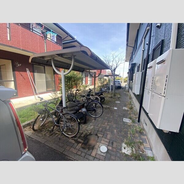 現地周辺 (駐輪場)