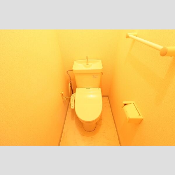 トイレ (トイレ)