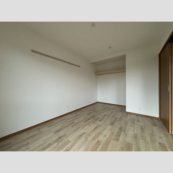 その他 (南側洋室)