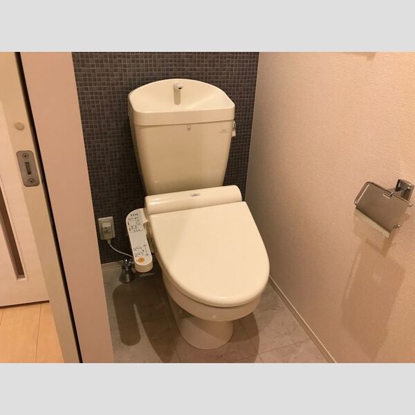 トイレ (トイレ)