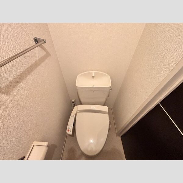 トイレ (トイレ)