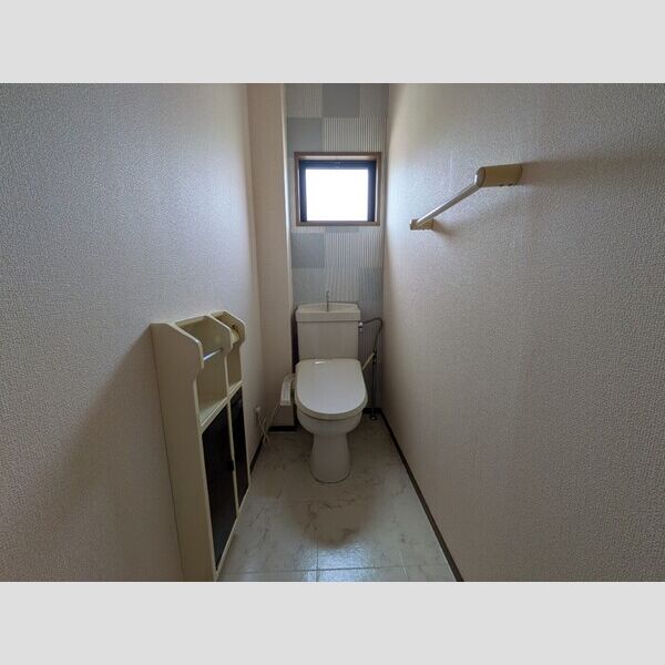 トイレ (トイレ)