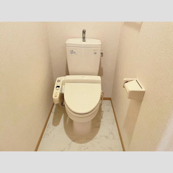 トイレ (トイレ　103)