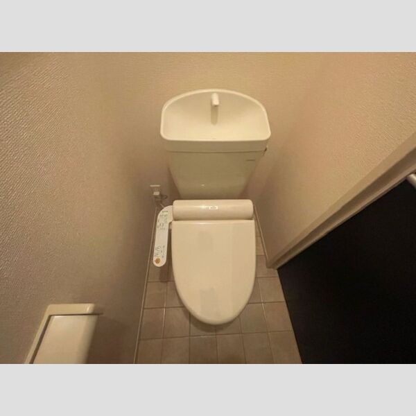 トイレ (トイレ)