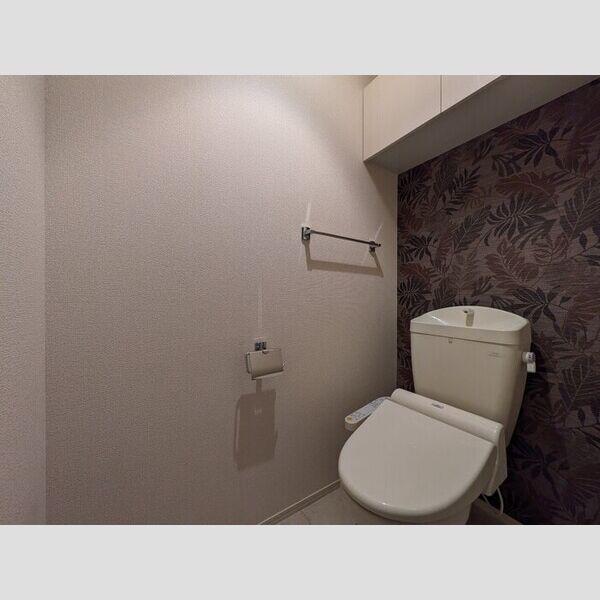 トイレ (トイレ)