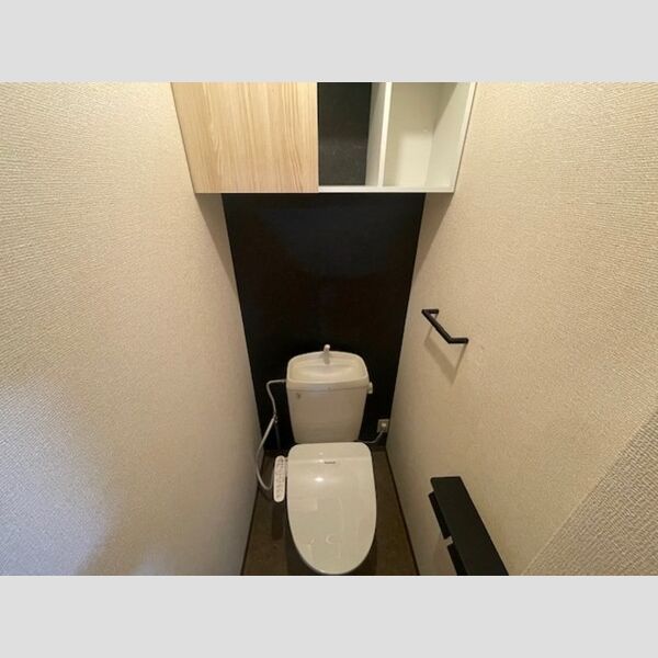 トイレ (トイレ)