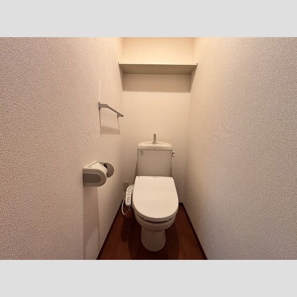 トイレ (トイレ)