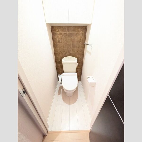 トイレ (トイレ)