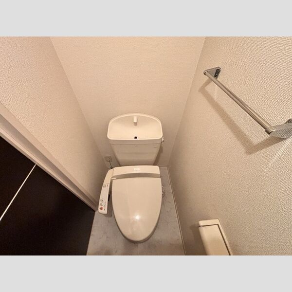 トイレ (トイレ)