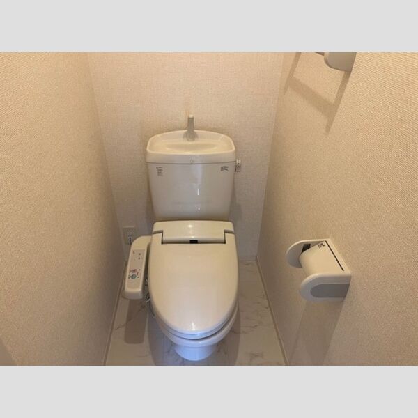 トイレ (トイレ)