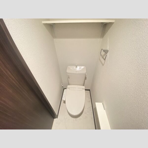 トイレ (703 温水洗浄暖房便座)