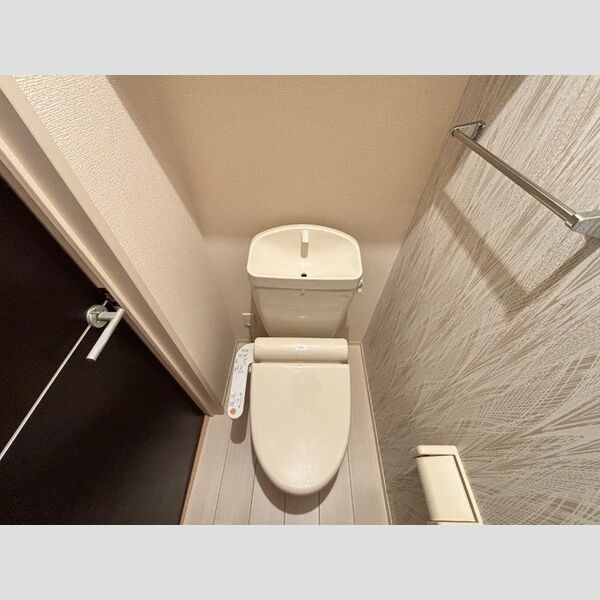 トイレ (トイレ)