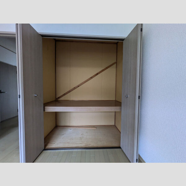 その他 (洋室収納)