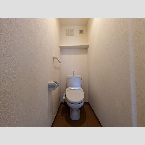 トイレ (トイレ)