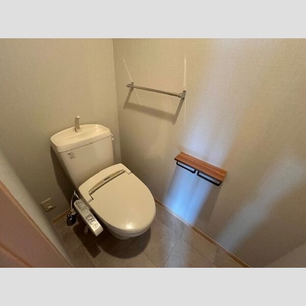 トイレ (温水洗浄暖房便座)