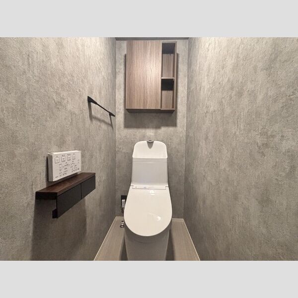 トイレ (トイレ)