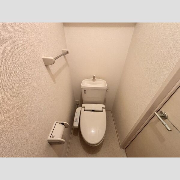 トイレ (トイレ)