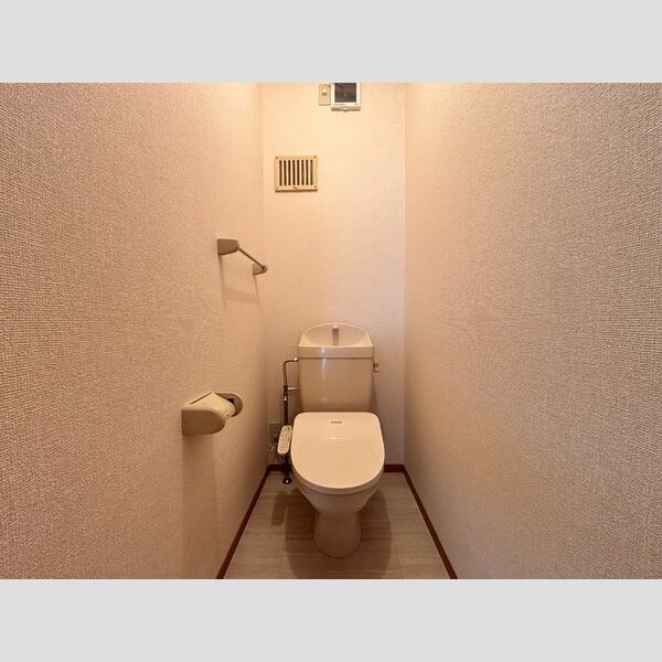 トイレ (トイレ)