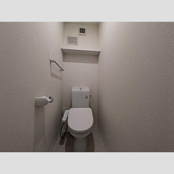 トイレ (トイレ)