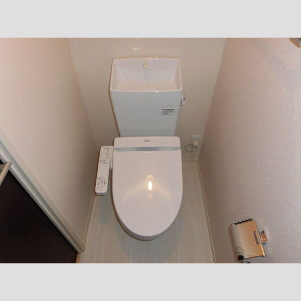 トイレ (トイレ)
