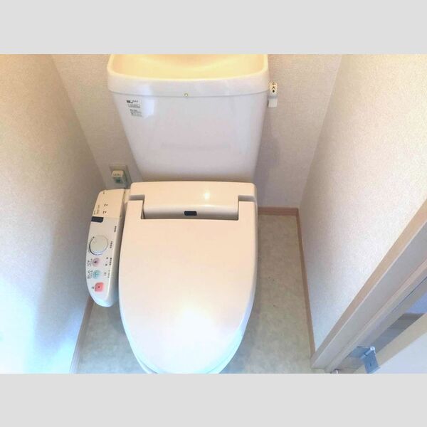 トイレ (トイレ)