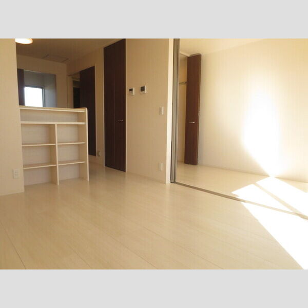 居室・リビング (便利なリビング収納付き!)