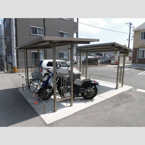 現地周辺 (駐輪場)