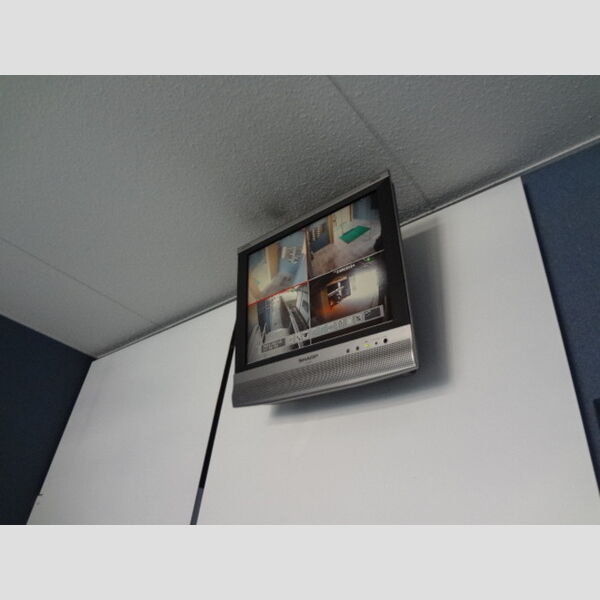 現地周辺 (エレベーター監視モニター)