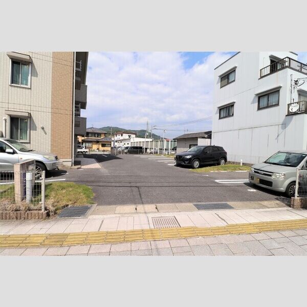 駐車場 (駐車場)