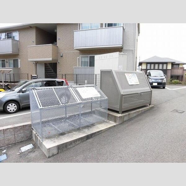 現地周辺 (ゴミ置き場)