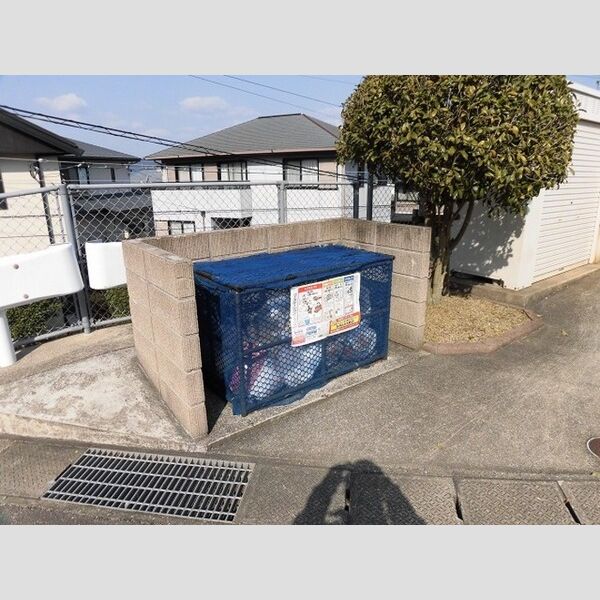 現地周辺 (ゴミ置き場)