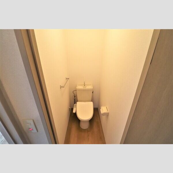 トイレ (温水洗浄暖房便座)