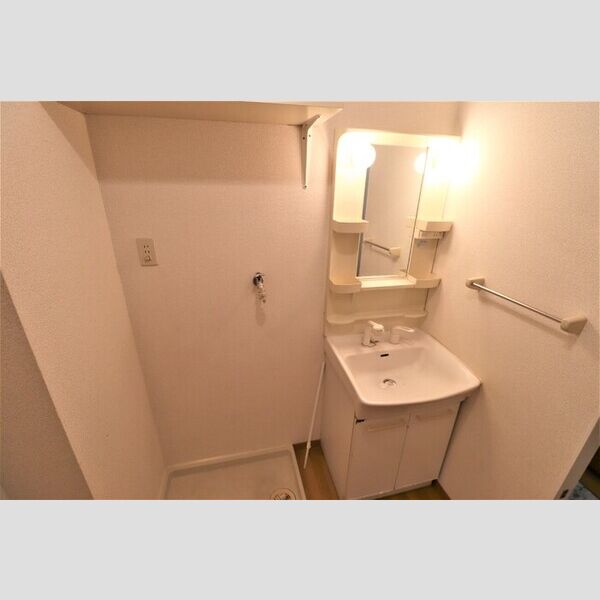 洗面所 (洗髪洗面化粧台)