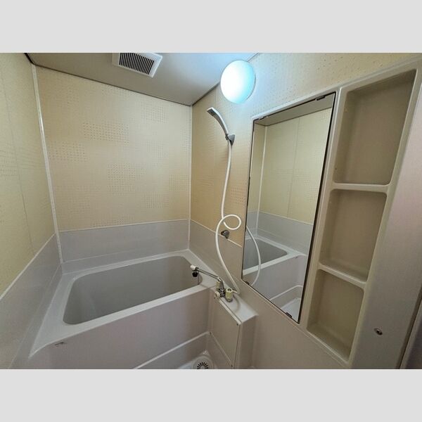 バス (B102　浴室)