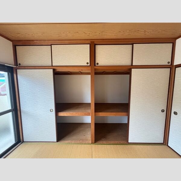 収納 (押入)