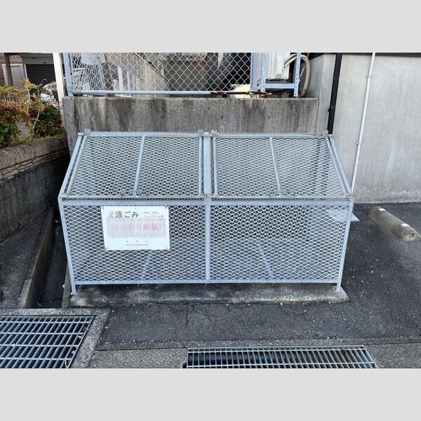 現地周辺 (ゴミ置場)