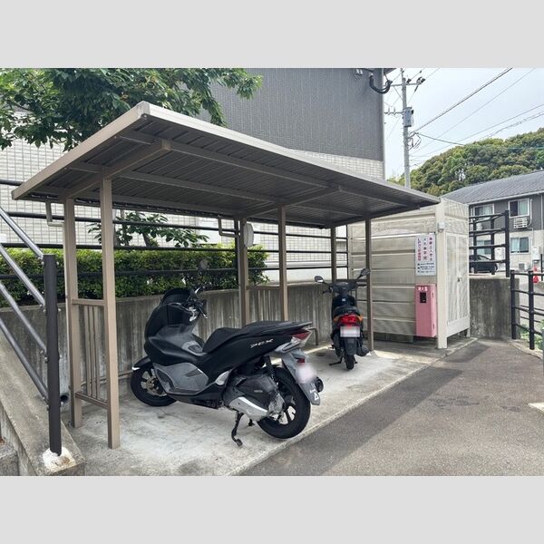 現地周辺 (駐輪場)