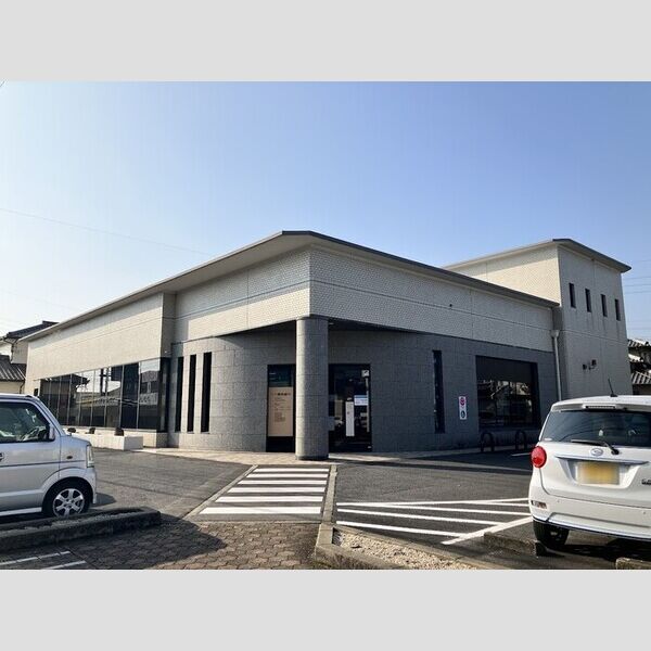現地周辺 (周辺環境 十八親和銀行竹松支店)