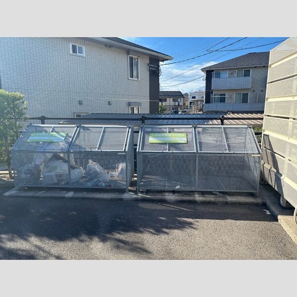 現地周辺 (ゴミ置場)