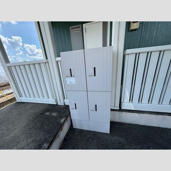 現地周辺 (共用部　宅配ボックス)