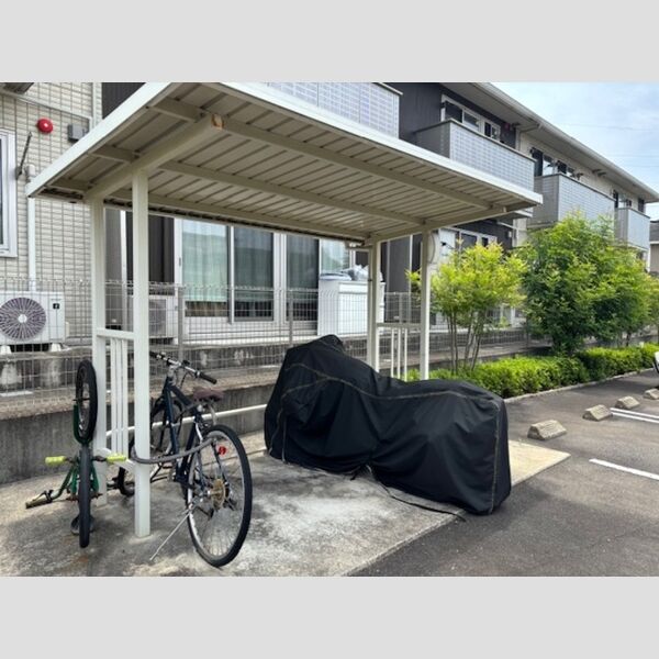 現地周辺 (駐輪場)