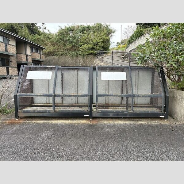 現地周辺 (ゴミ置場)