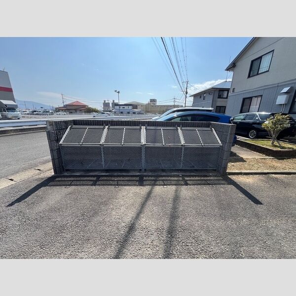 現地周辺 (ゴミ置場)