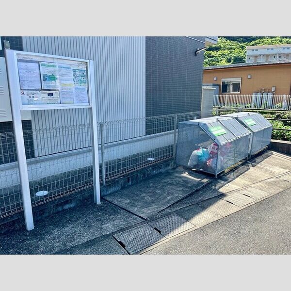 現地周辺 (ゴミ庫)