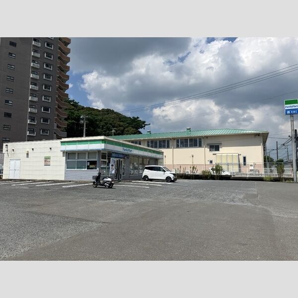 現地周辺 (周辺環境:ファミリーマート諫早栄田店 646m)